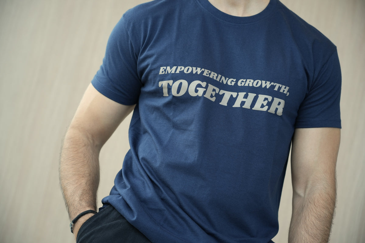 T-Shirt Empowering growth together - Mann